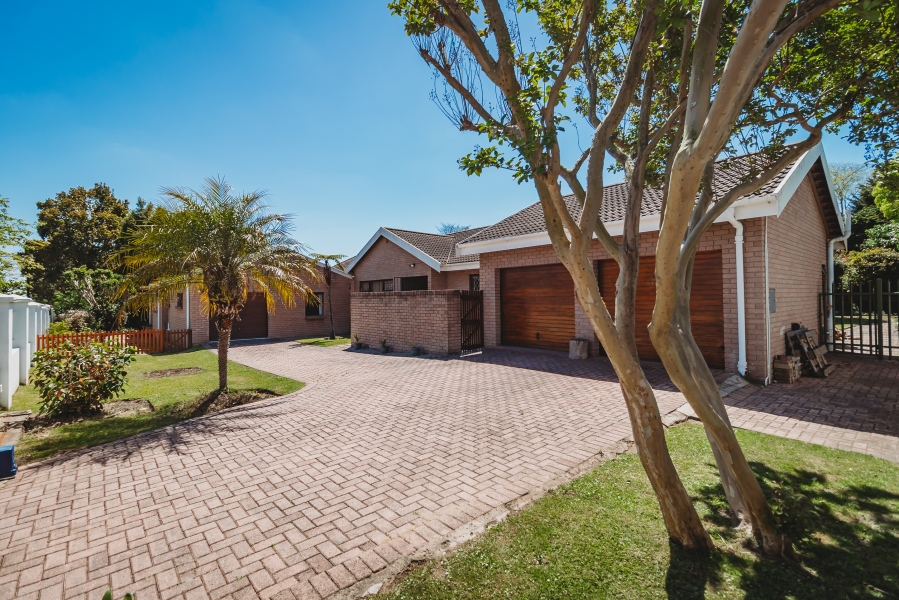 5 Bedroom Property for Sale in Heatherlands Western Cape